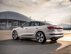 Электрокар Audi e-tron Sportback стал доступен по подписке в России