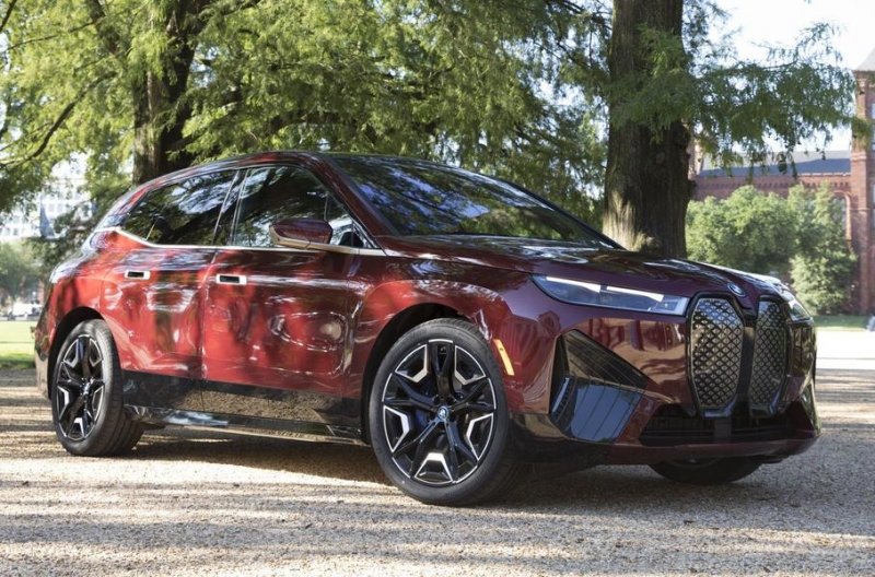 Электрокары BMW будут заряжать электричеством из навоза
