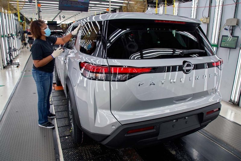 
            Nissan сообщил подробности о новом Pathfinder для России
        