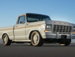 Ford перевел на электричество 43-летний пикап F-100