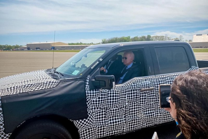 Ford потроллил Tesla из-за недавней «блокировки» электрокаров
