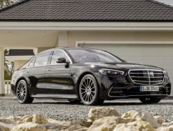 Гибрид Mercedes-Benz S 580 e получил полный привод и салон без кожи