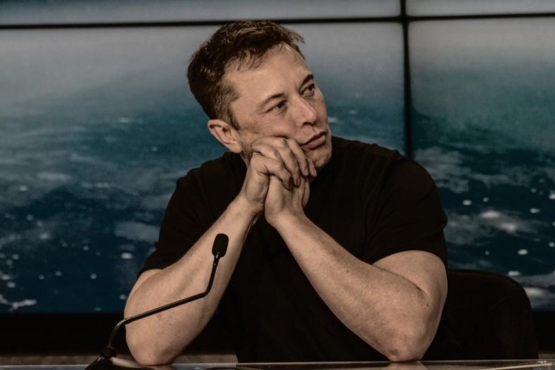 Илон Маск продал часть своих акций Tesla. Он не делал этого с 2016 года