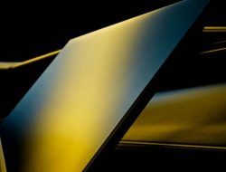 Интерьер первого в истории кроссовера Lotus показали на видео