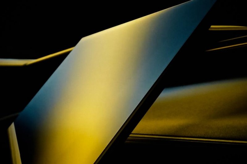 Интерьер первого в истории кроссовера Lotus показали на видео