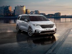 Kia открыла в России продажи обновленного Carnival