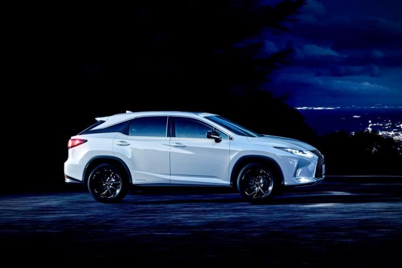 Кроссовер Lexus RX обзавелся двумя новыми версиями