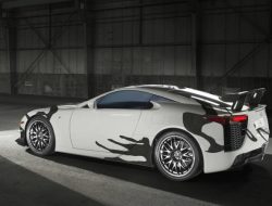 Lexus разрабатывает 950-сильный супергибрид