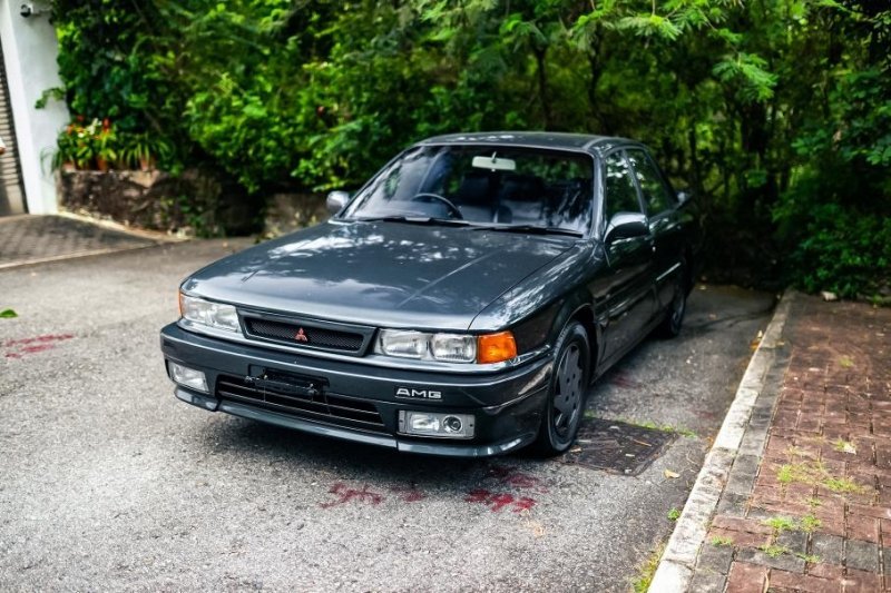 На продажу выставили Mitsubishi Galant в версии AMG. Да, именно так
