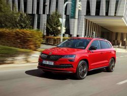 Названа дата премьеры рестайлингового кросcовера Skoda Karoq