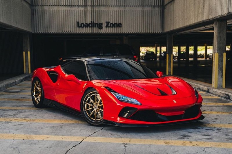 Новую Ferrari украсили дисками с покрытием из золота 999 пробы