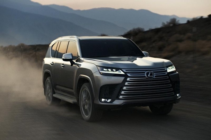 Новый Lexus LX оказался в 2,5 раза дороже, чем Land Cruiser 300
