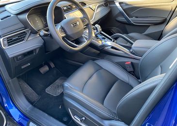 О вкусах еще как спорят: сравнительный тест Geely Atlas Pro и Volkswagen Taos