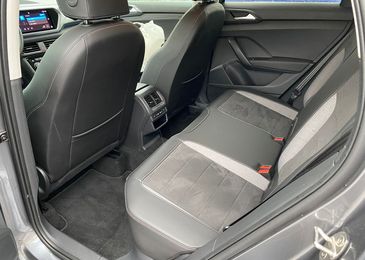 О вкусах еще как спорят: сравнительный тест Geely Atlas Pro и Volkswagen Taos