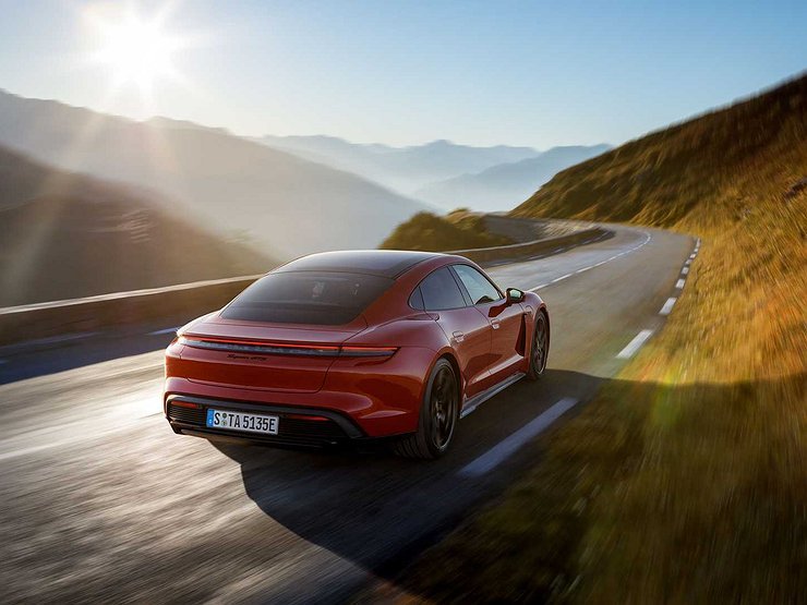 Porsche Taycan получил «заряженную» версию GTS