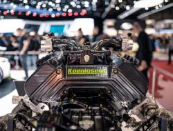 Послушайте, как двигатель Koenigsegg Jesko за секунду раскручивается до 32 000 об/мин