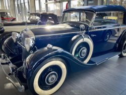 Посмотрите, как закрывшийся дилерский центр Ford превратили в музей ретро-автомобилей