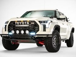 Посмотрите на экстремальную Toyota Tundra для гонок по пустыне