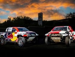 Посмотрите на гоночный Toyota Hilux для «Дакара»
