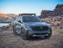 Представлен компактный кроссовер Mazda CX-50: полный привод и панорамная крыша