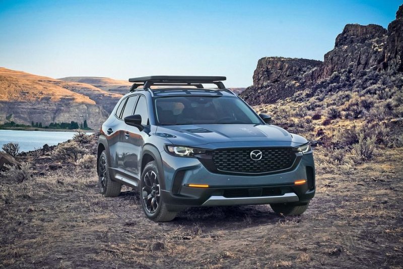 Представлен компактный кроссовер Mazda CX-50: полный привод и панорамная крыша