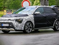 Раскрыта дата премьеры нового поколения Kia Niro
