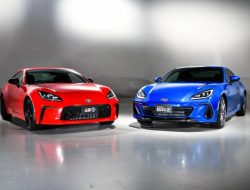 Разницу между Toyota GR86 и Subaru BRZ объяснили на примере карри