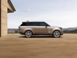 Российские дилеры продают новый Range Rover по космическим ценам