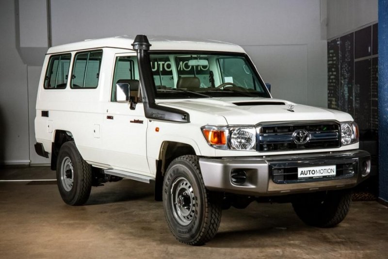 Самый дешевый новый Toyota Land Cruiser стоит 5,6 миллиона рублей. И это не «трехсотка»