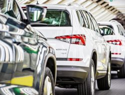 Skoda пригрозила санкциями российским дилерам, накручивающим цены на автомобили