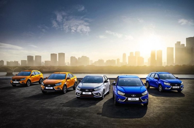 Стало известно, когда АвтоВАЗ запретит продавать Lada без «допов»