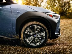 Subaru готовится к дебюту электрокара Solterra: новое изображение и дата премьеры