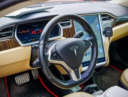Tesla отзывает тысячи электрокаров из-за опасного сбоя программного обеспечения