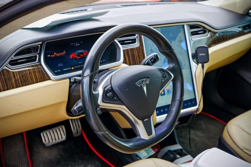 Tesla отзывает тысячи электрокаров из-за опасного сбоя программного обеспечения