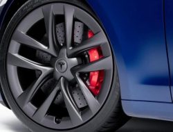 Tesla выпустила карбон-керамические тормоза для электрокара Model S