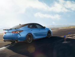 Toyota обновила Camry к 2022 модельному году