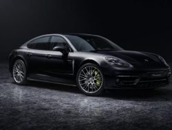 У Porsche Panamera появилась богатая версия Platinum