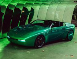 Уникальный арт-кар Porsche 968 L’ART выставили напоказ на улице