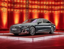 В фары новой Audi A8 встроили миллионы маленьких зеркал
