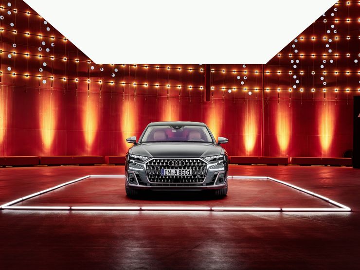 В фары новой Audi A8 встроили миллионы маленьких зеркал