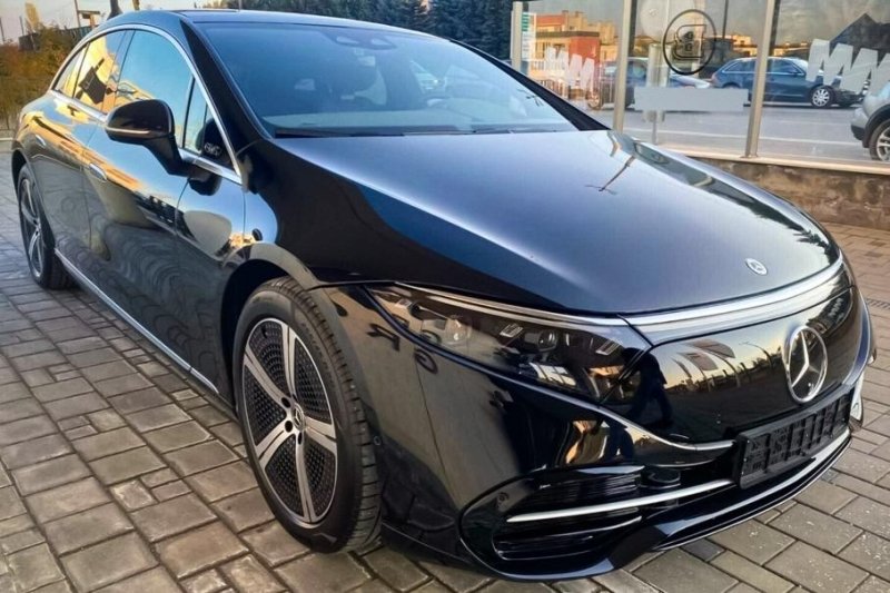 В России можно купить электрокар Mercedes-Benz EQS. Официально он еще не продаётся