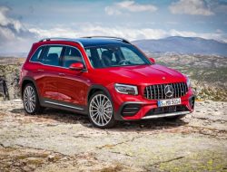 В России отзовут новые внедорожники Mercedes-Benz из-за проблем с кузовом