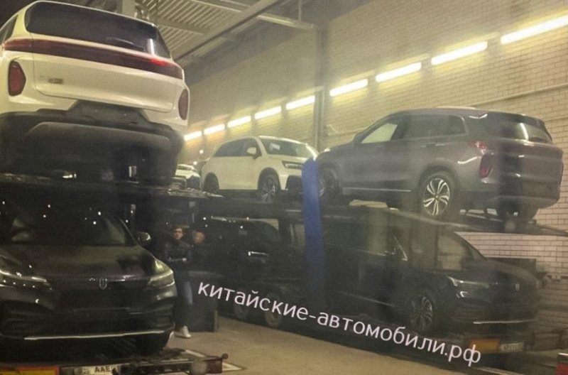 В России сфотографировали неизвестный китайский электрический кроссовер. Его уже можно купить