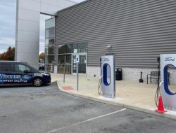 В Tesla назвали зарядные станции Ford плохой копией своих зарядок Supercharger