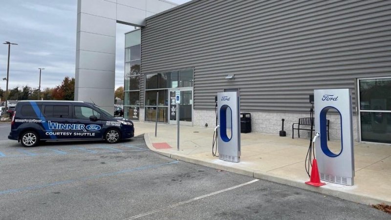 В Tesla назвали зарядные станции Ford плохой копией своих зарядок Supercharger
