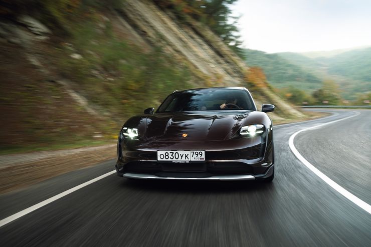 Завидуйте молча: первый тест-драйв Porsche Taycan Cross Turismo