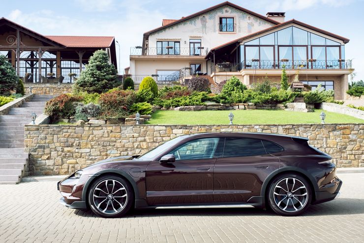 Завидуйте молча: первый тест-драйв Porsche Taycan Cross Turismo