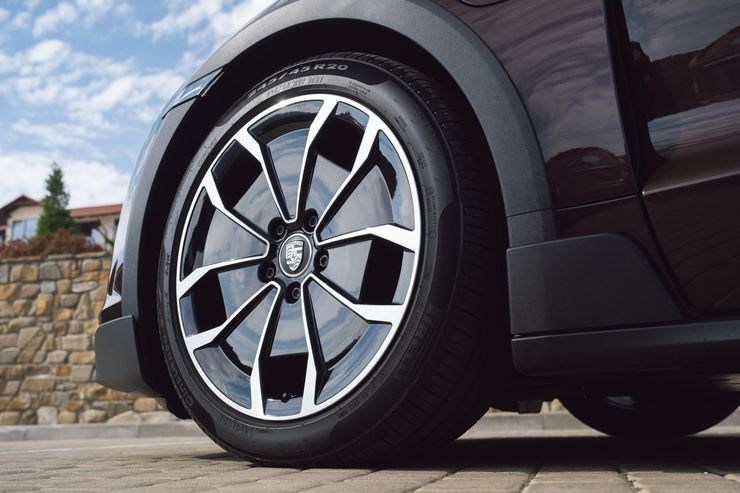 Завидуйте молча: первый тест-драйв Porsche Taycan Cross Turismo
