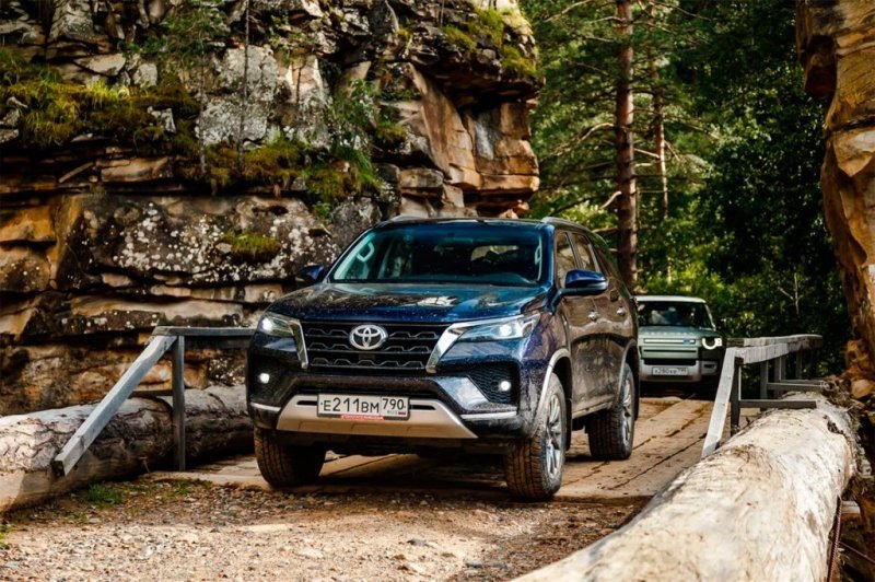 
            Горы счастья. Экспедиция по Северному Кавказу на Toyota Fortuner
        