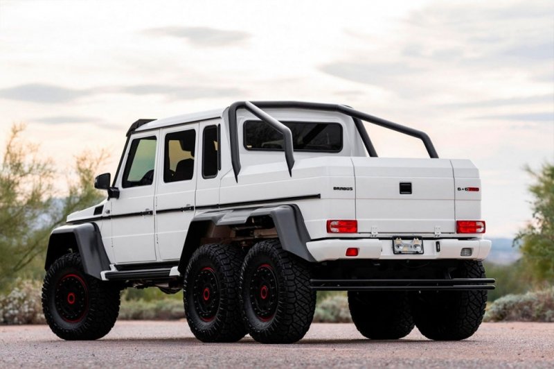 
            Редкий шестиколесный Mercedes G-Glass от Brabus продадут за $1,1 млн
        